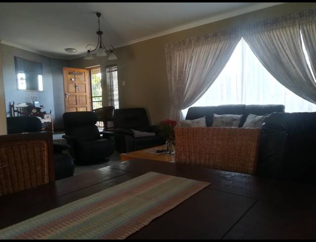 3 BEDROOM HOUSE TO LET IN SAFARI GARDENS
